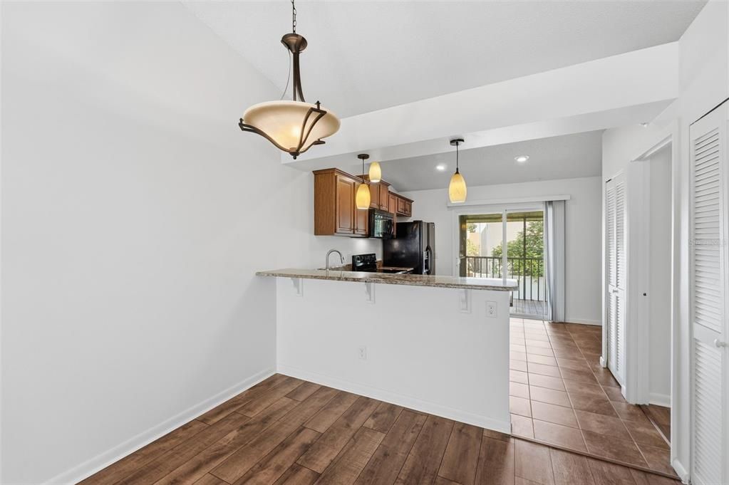 Active With Contract: $205,000 (2 beds, 2 baths, 919 Square Feet)