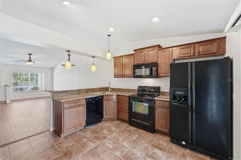 Active With Contract: $205,000 (2 beds, 2 baths, 919 Square Feet)