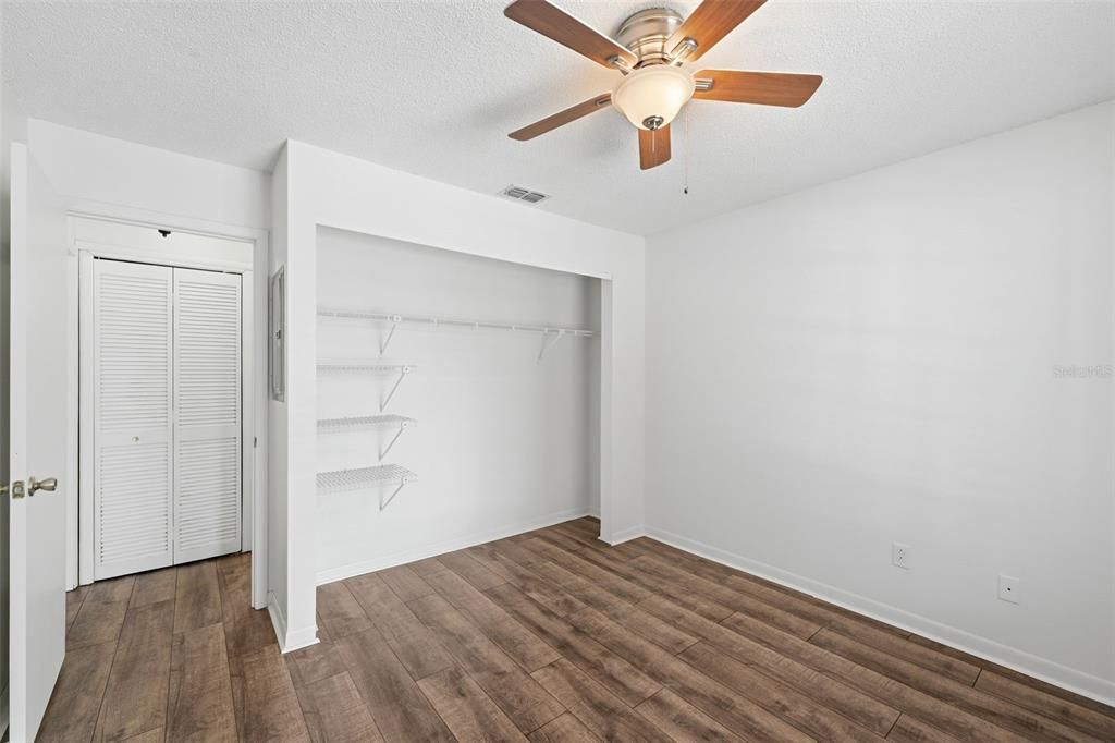 Active With Contract: $205,000 (2 beds, 2 baths, 919 Square Feet)