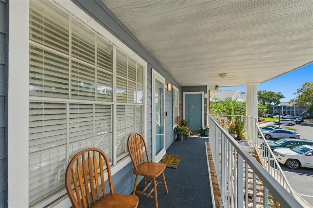 Active With Contract: $205,000 (2 beds, 2 baths, 919 Square Feet)