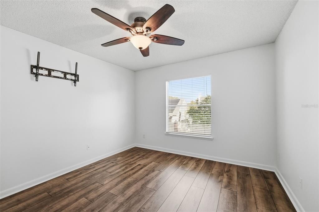 Active With Contract: $205,000 (2 beds, 2 baths, 919 Square Feet)