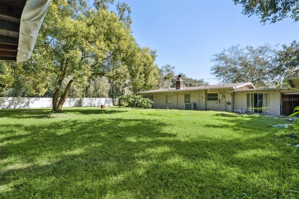 Activo con contrato: $365,000 (5 camas, 3 baños, 1921 Pies cuadrados)