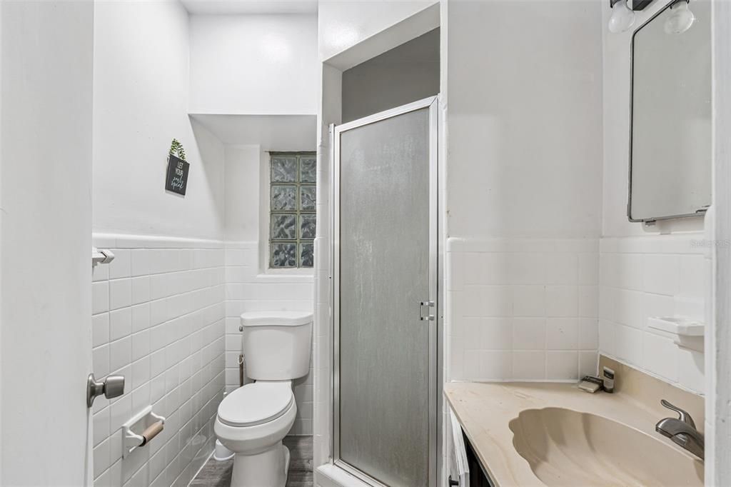 Activo con contrato: $365,000 (5 camas, 3 baños, 1921 Pies cuadrados)