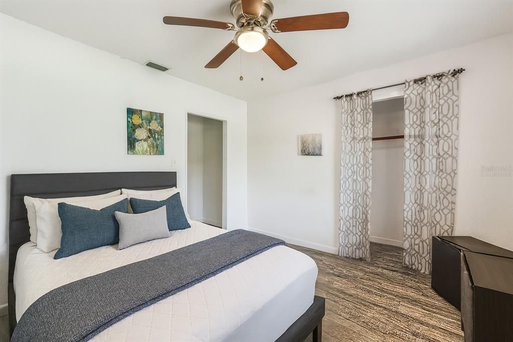 Activo con contrato: $365,000 (5 camas, 3 baños, 1921 Pies cuadrados)