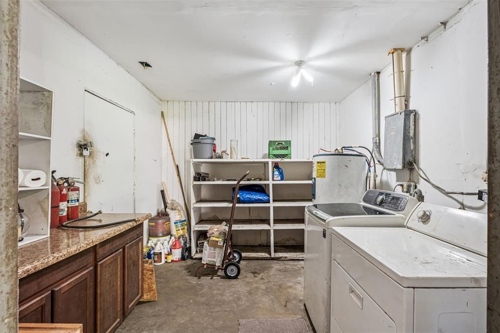 Activo con contrato: $365,000 (5 camas, 3 baños, 1921 Pies cuadrados)