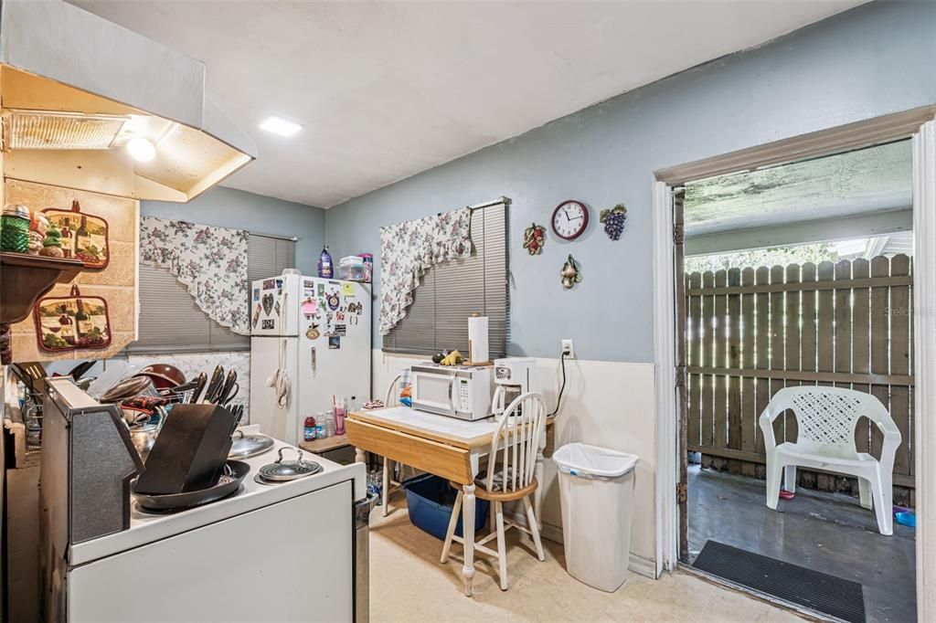 Activo con contrato: $365,000 (5 camas, 3 baños, 1921 Pies cuadrados)