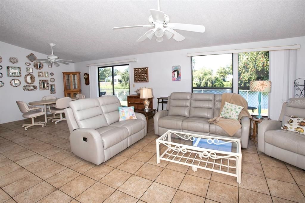 For Sale: $349,900 (3 beds, 2 baths, 1404 Square Feet)