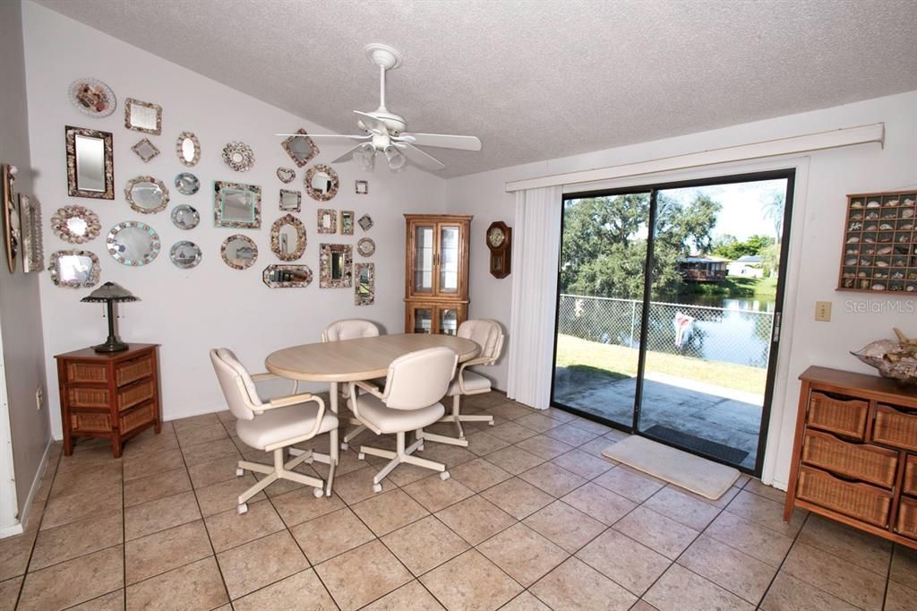 For Sale: $349,900 (3 beds, 2 baths, 1404 Square Feet)