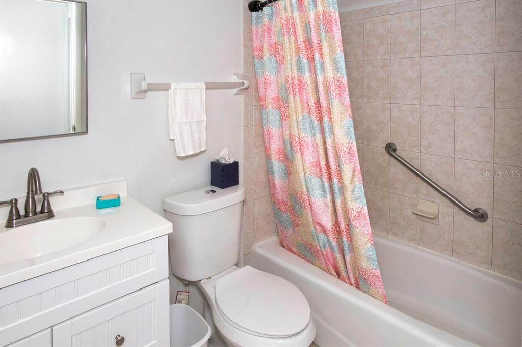 For Sale: $349,900 (3 beds, 2 baths, 1404 Square Feet)