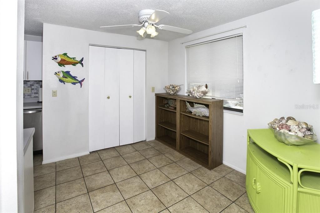 For Sale: $349,900 (3 beds, 2 baths, 1404 Square Feet)