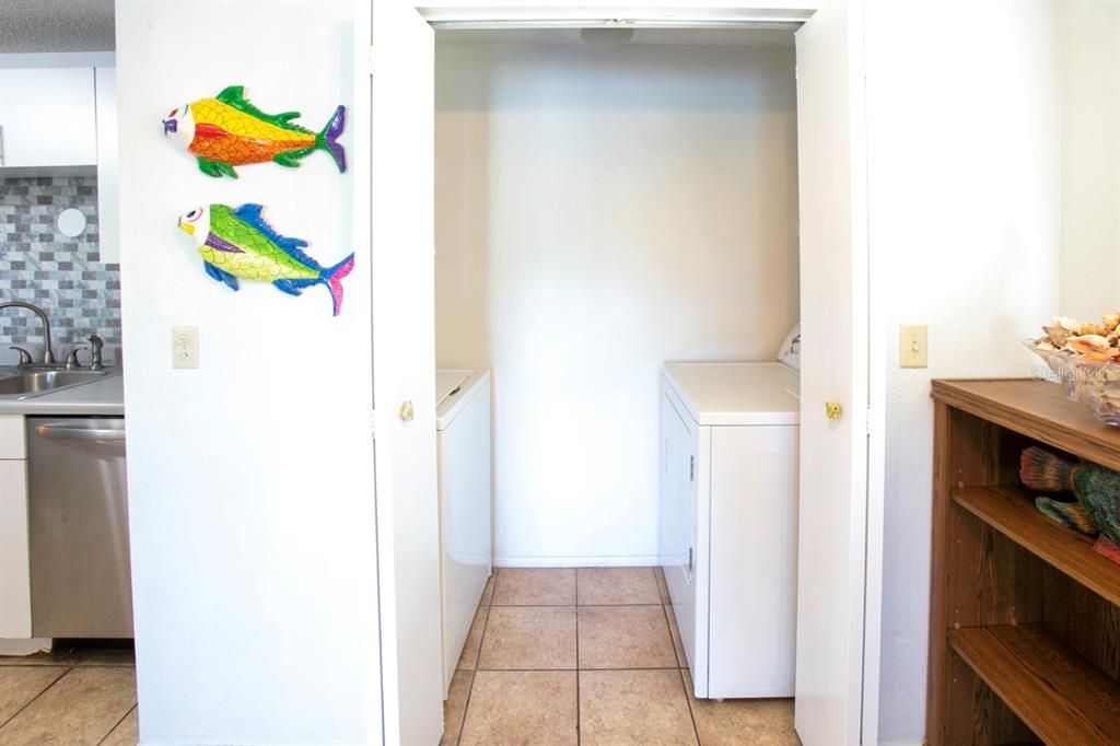 For Sale: $349,900 (3 beds, 2 baths, 1404 Square Feet)