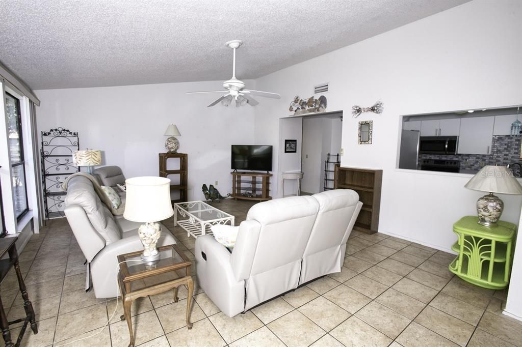 For Sale: $349,900 (3 beds, 2 baths, 1404 Square Feet)