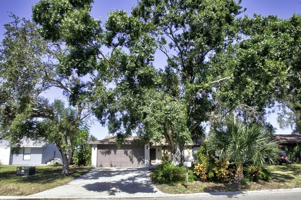 For Sale: $349,900 (3 beds, 2 baths, 1404 Square Feet)