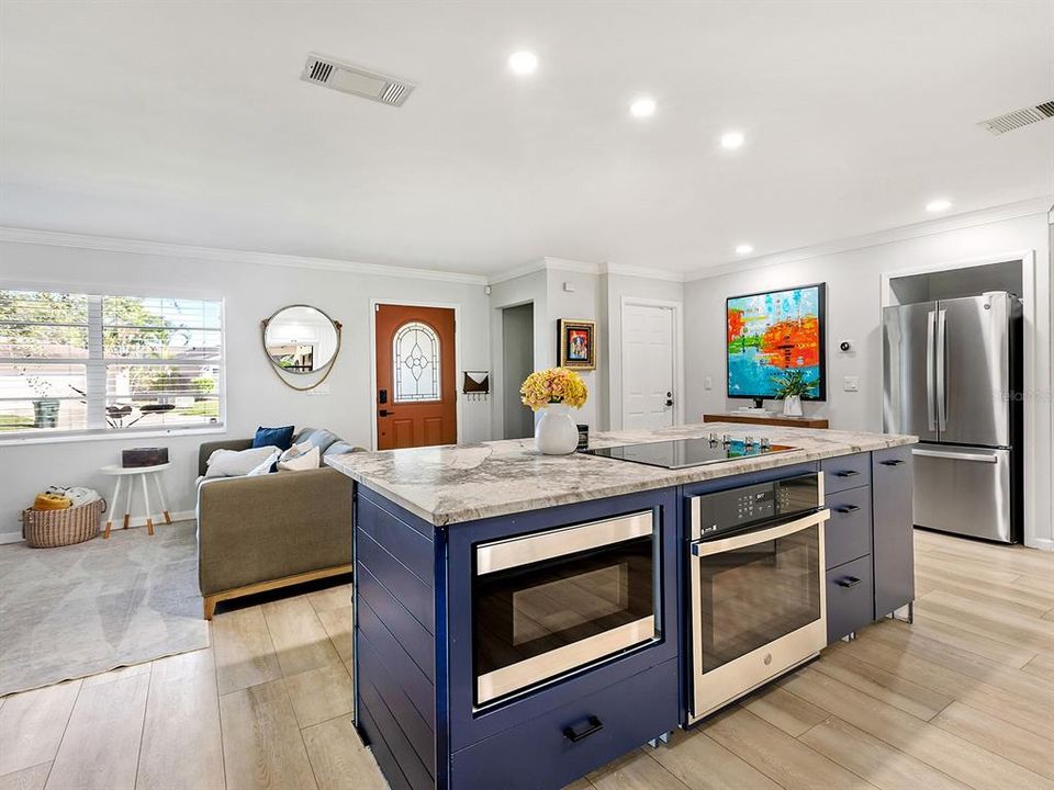 Под контрактом: $439,000 (3 спален, 2 ванн, 1516 Квадратных фут)