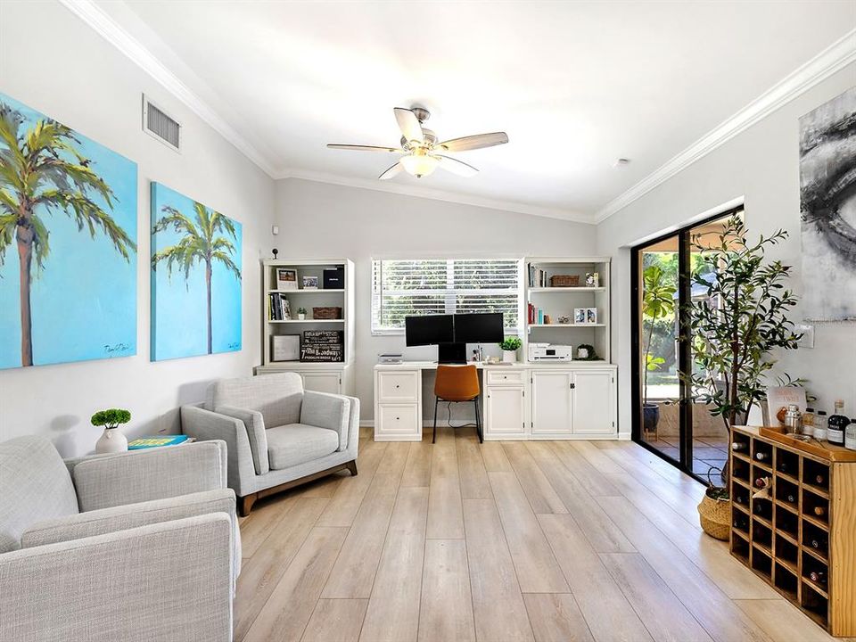 Под контрактом: $439,000 (3 спален, 2 ванн, 1516 Квадратных фут)