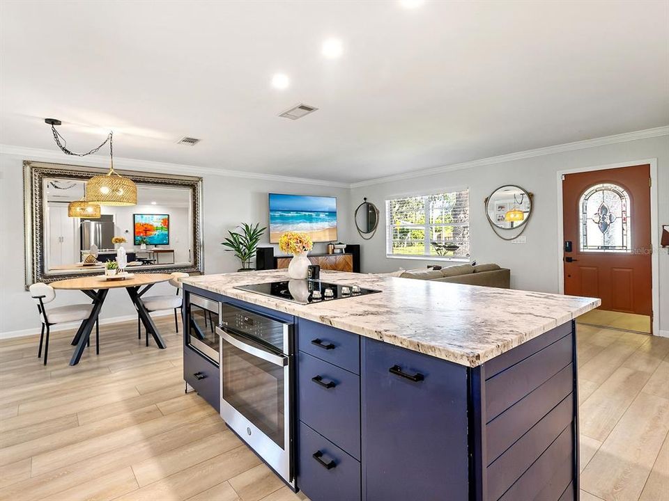 Под контрактом: $439,000 (3 спален, 2 ванн, 1516 Квадратных фут)