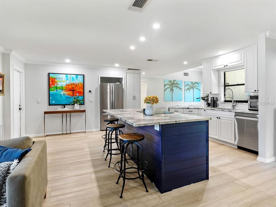 Под контрактом: $439,000 (3 спален, 2 ванн, 1516 Квадратных фут)