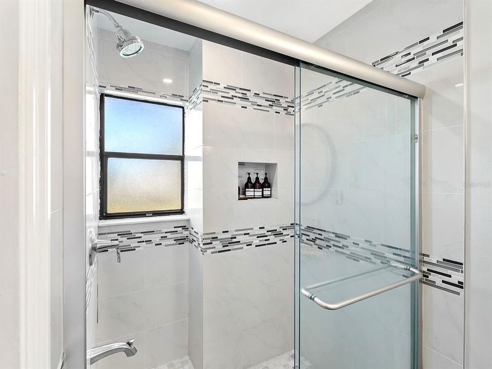 Под контрактом: $439,000 (3 спален, 2 ванн, 1516 Квадратных фут)