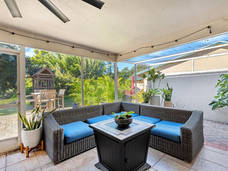 Под контрактом: $439,000 (3 спален, 2 ванн, 1516 Квадратных фут)