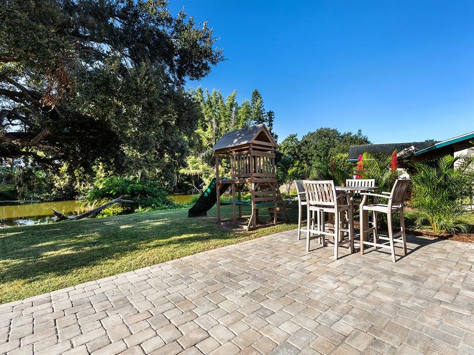 Под контрактом: $439,000 (3 спален, 2 ванн, 1516 Квадратных фут)