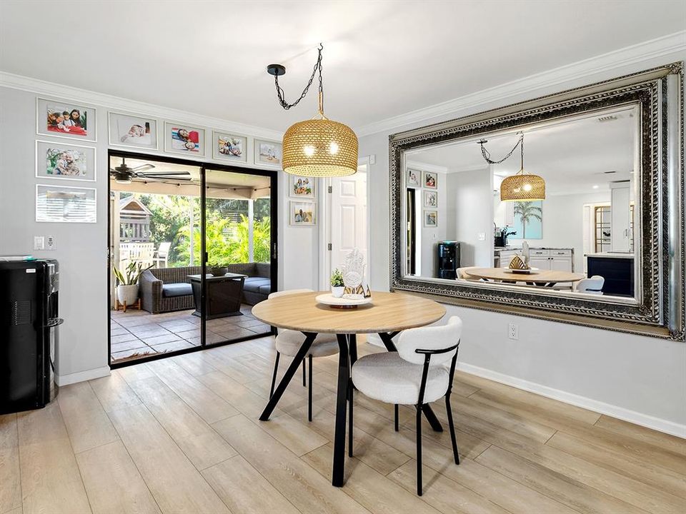 Под контрактом: $439,000 (3 спален, 2 ванн, 1516 Квадратных фут)