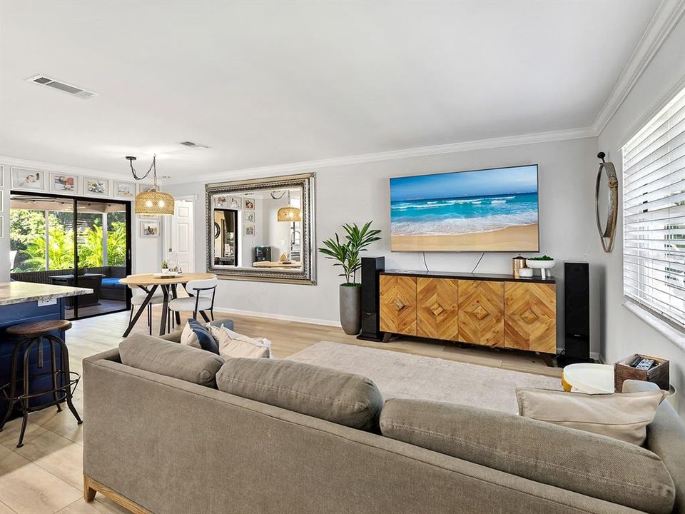 Под контрактом: $439,000 (3 спален, 2 ванн, 1516 Квадратных фут)