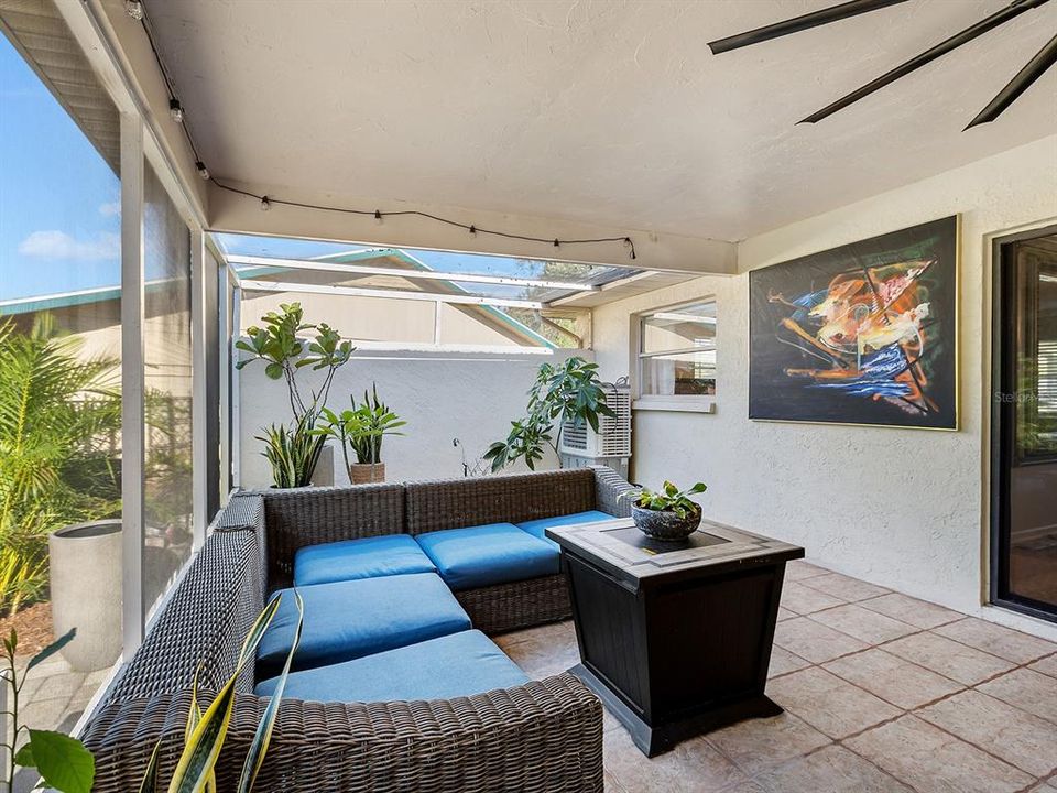 Под контрактом: $439,000 (3 спален, 2 ванн, 1516 Квадратных фут)