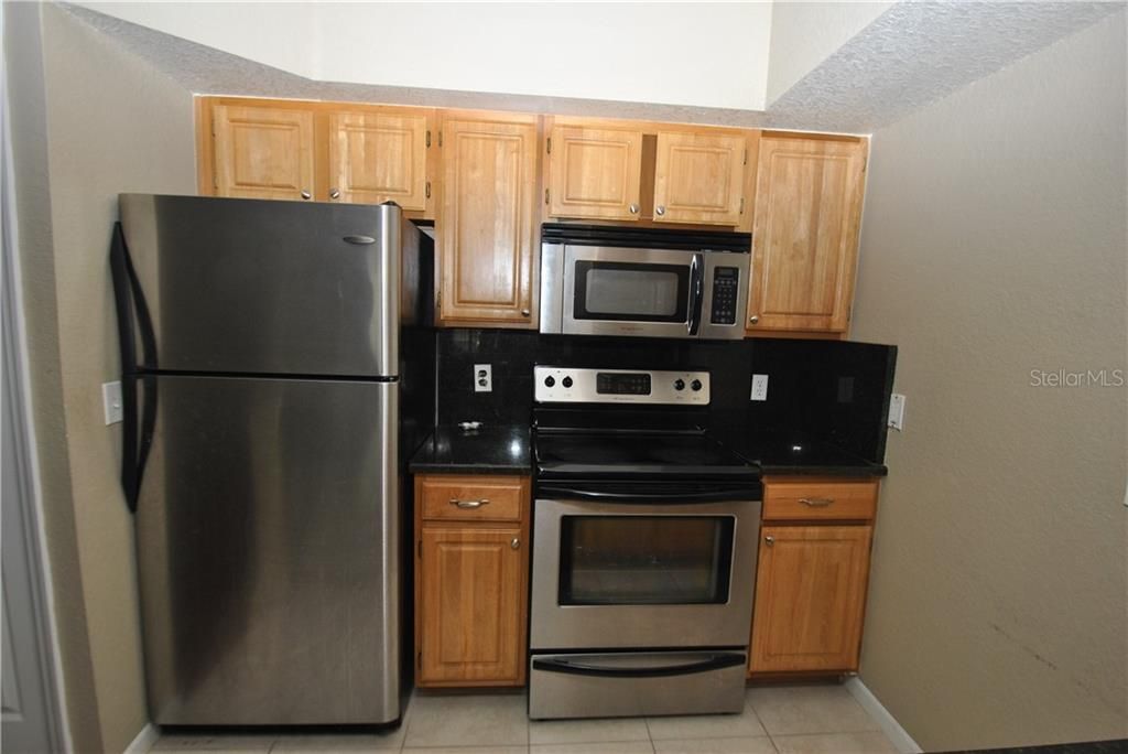 For Rent: $1,400 (1 beds, 1 baths, 721 Square Feet)