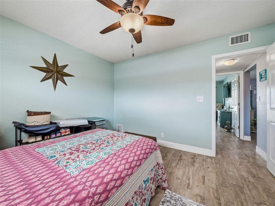 For Sale: $329,000 (2 beds, 1 baths, 880 Square Feet)