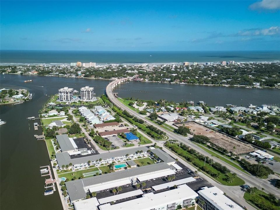 For Sale: $329,000 (2 beds, 1 baths, 880 Square Feet)