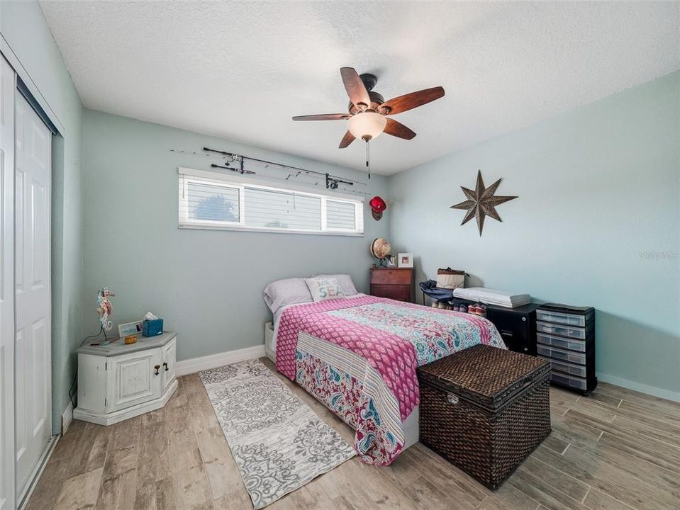 For Sale: $329,000 (2 beds, 1 baths, 880 Square Feet)