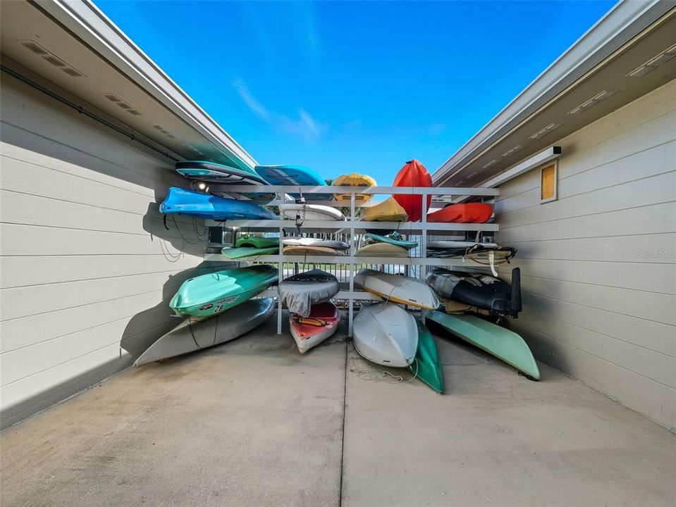 For Sale: $329,000 (2 beds, 1 baths, 880 Square Feet)