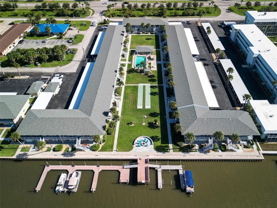 For Sale: $329,000 (2 beds, 1 baths, 880 Square Feet)