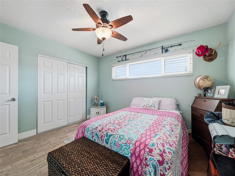 For Sale: $329,000 (2 beds, 1 baths, 880 Square Feet)