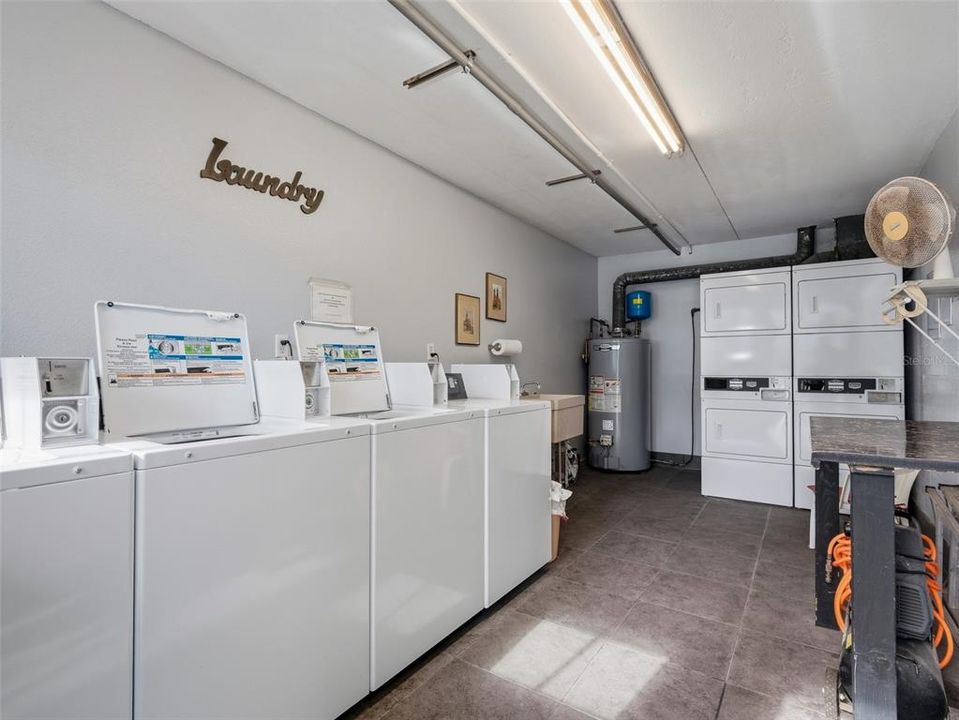 For Sale: $329,000 (2 beds, 1 baths, 880 Square Feet)