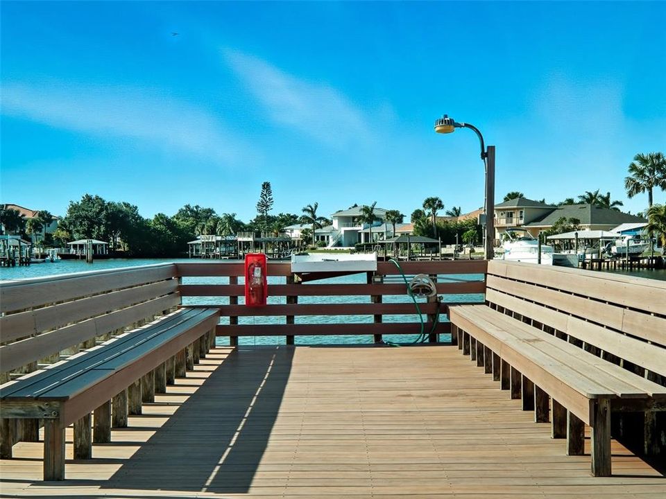 For Sale: $329,000 (2 beds, 1 baths, 880 Square Feet)