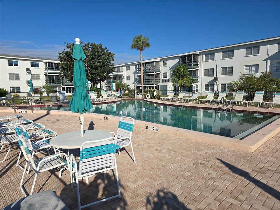 For Sale: $124,900 (2 beds, 2 baths, 862 Square Feet)