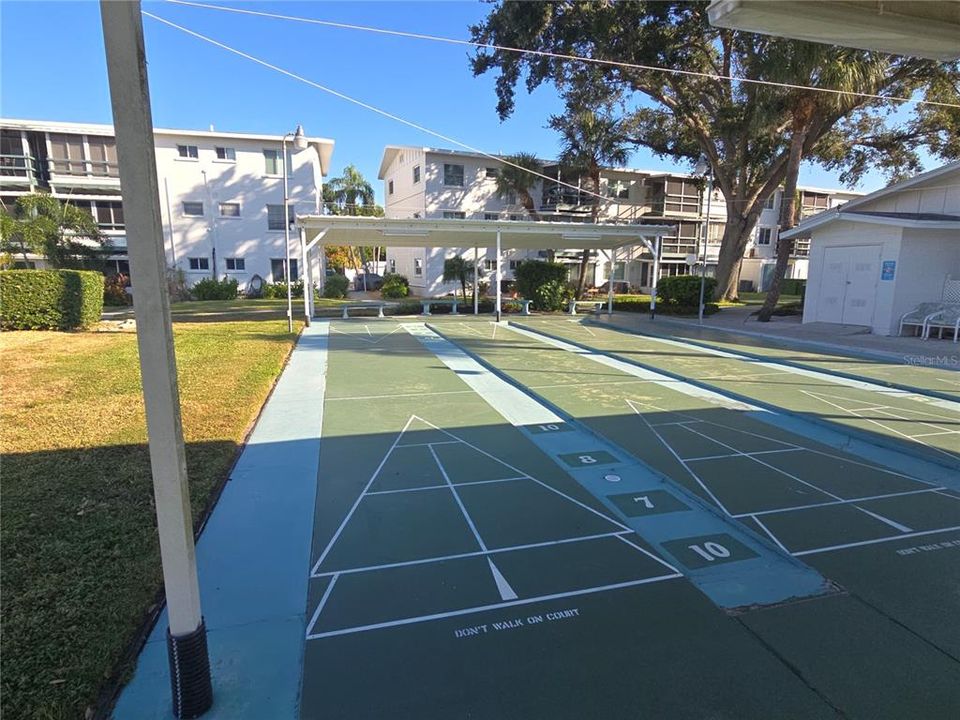 For Sale: $124,900 (2 beds, 2 baths, 862 Square Feet)