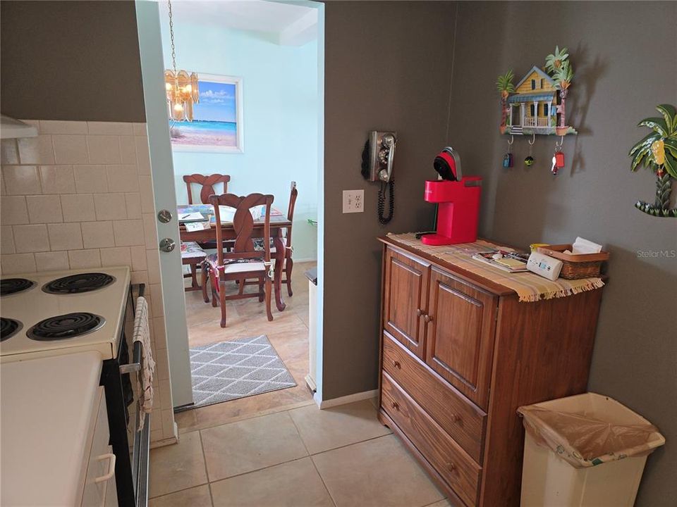 For Sale: $124,900 (2 beds, 2 baths, 862 Square Feet)