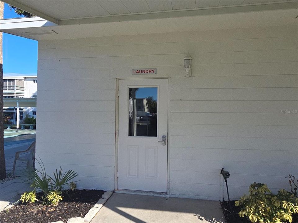 For Sale: $124,900 (2 beds, 2 baths, 862 Square Feet)