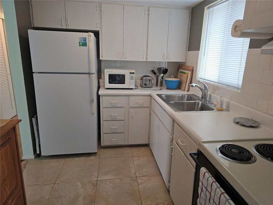 For Sale: $124,900 (2 beds, 2 baths, 862 Square Feet)