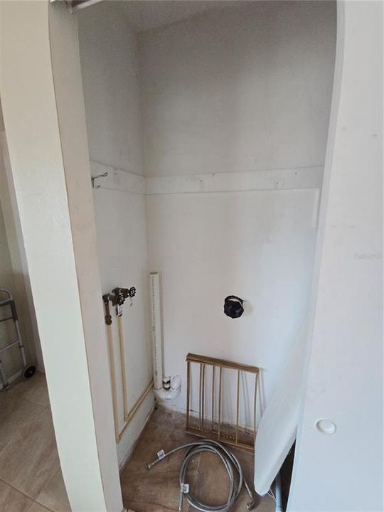 For Sale: $124,900 (2 beds, 2 baths, 862 Square Feet)