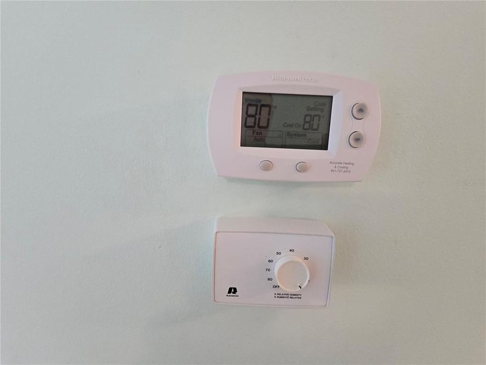 For Sale: $124,900 (2 beds, 2 baths, 862 Square Feet)