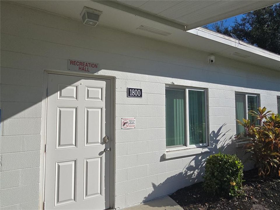 For Sale: $124,900 (2 beds, 2 baths, 862 Square Feet)