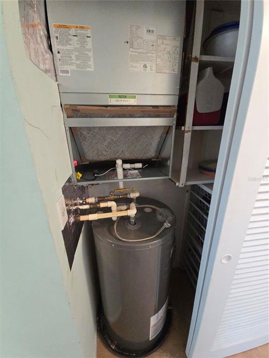 For Sale: $124,900 (2 beds, 2 baths, 862 Square Feet)