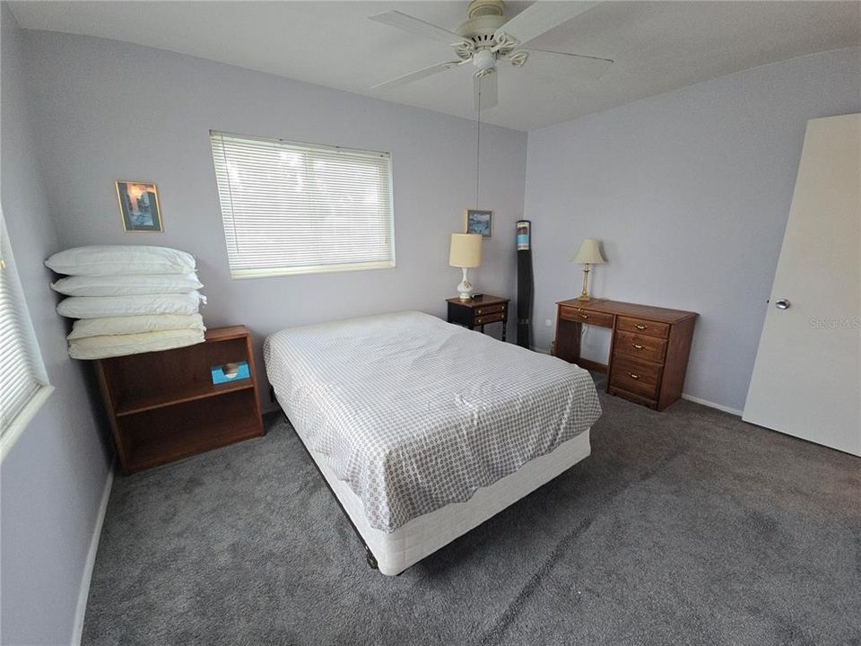 For Sale: $124,900 (2 beds, 2 baths, 862 Square Feet)