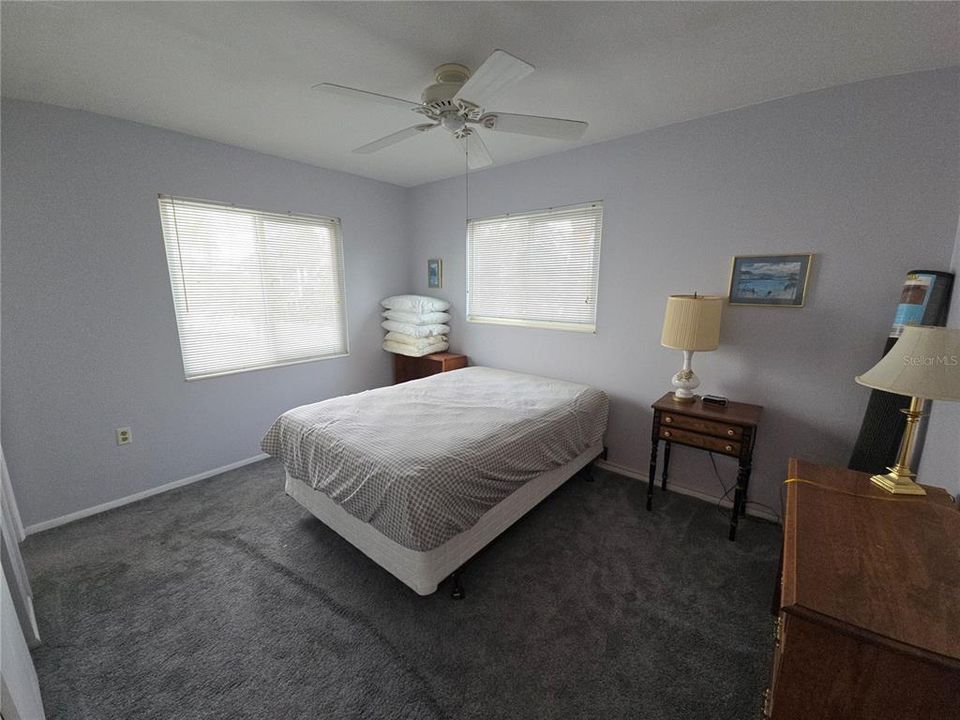 For Sale: $124,900 (2 beds, 2 baths, 862 Square Feet)