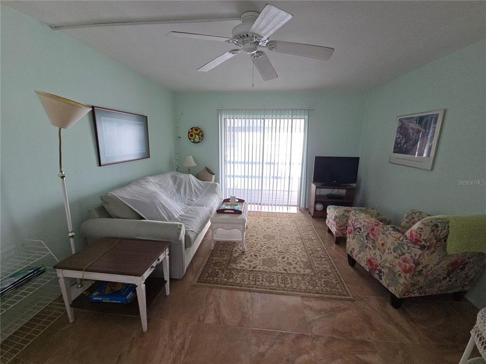 For Sale: $124,900 (2 beds, 2 baths, 862 Square Feet)