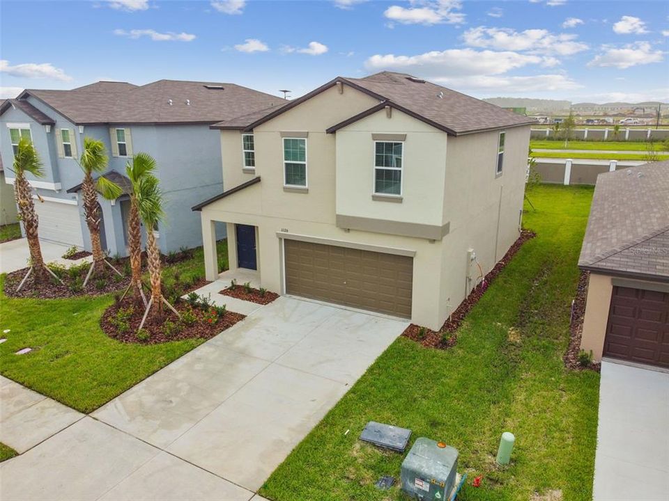 合同活跃: $2,400 (4 贝兹, 2 浴室, 1870 平方英尺)