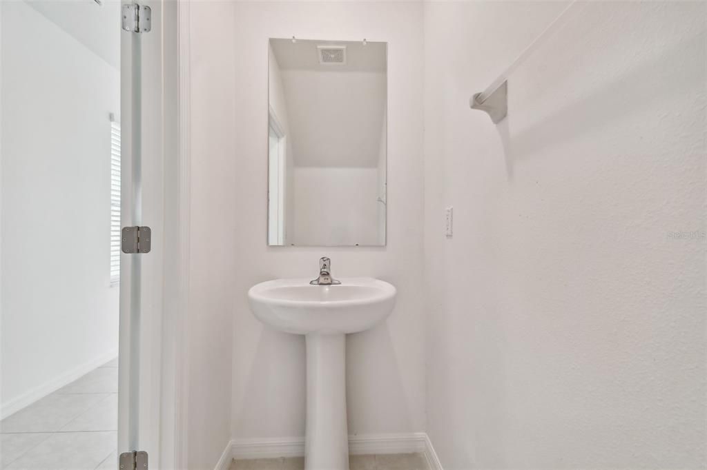 合同活跃: $2,400 (4 贝兹, 2 浴室, 1870 平方英尺)